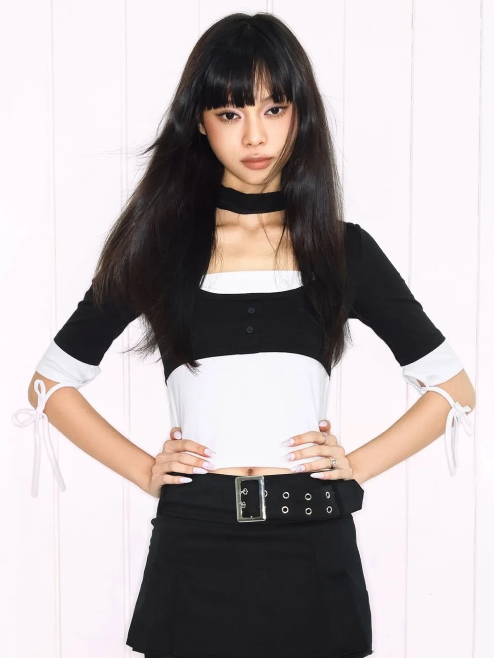 MUSINSA Black and White 3/4 Sleeve Top